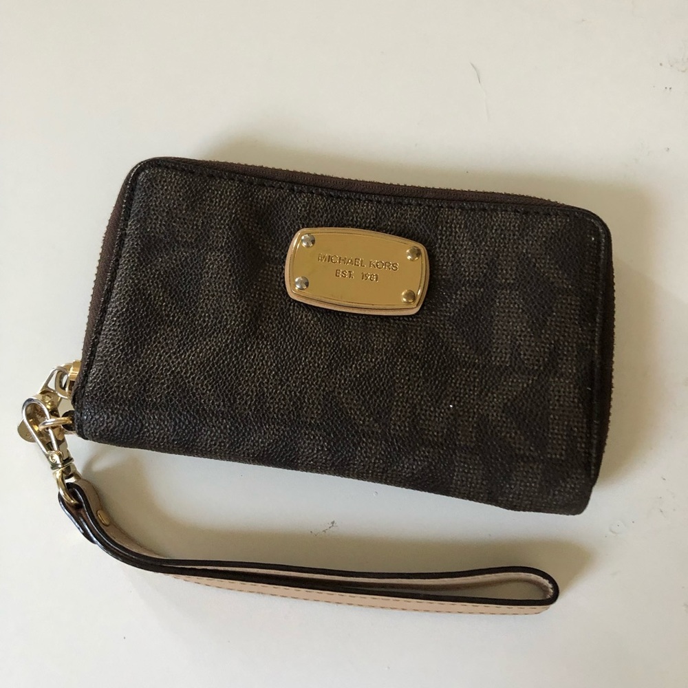 Michael kors wristlet
